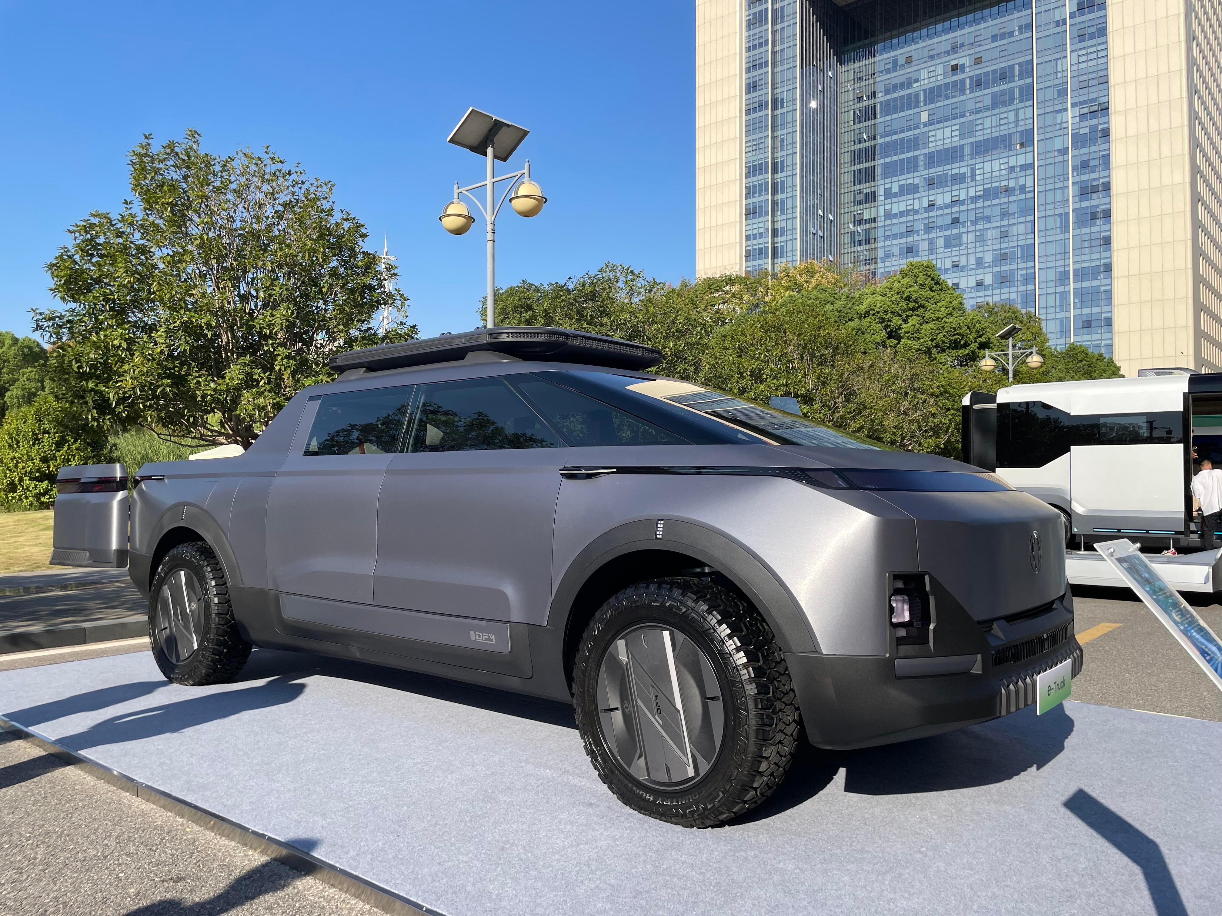 有了东风 E-Truck ，能让你忘掉那个她吗？#cybertruck#  ​​
