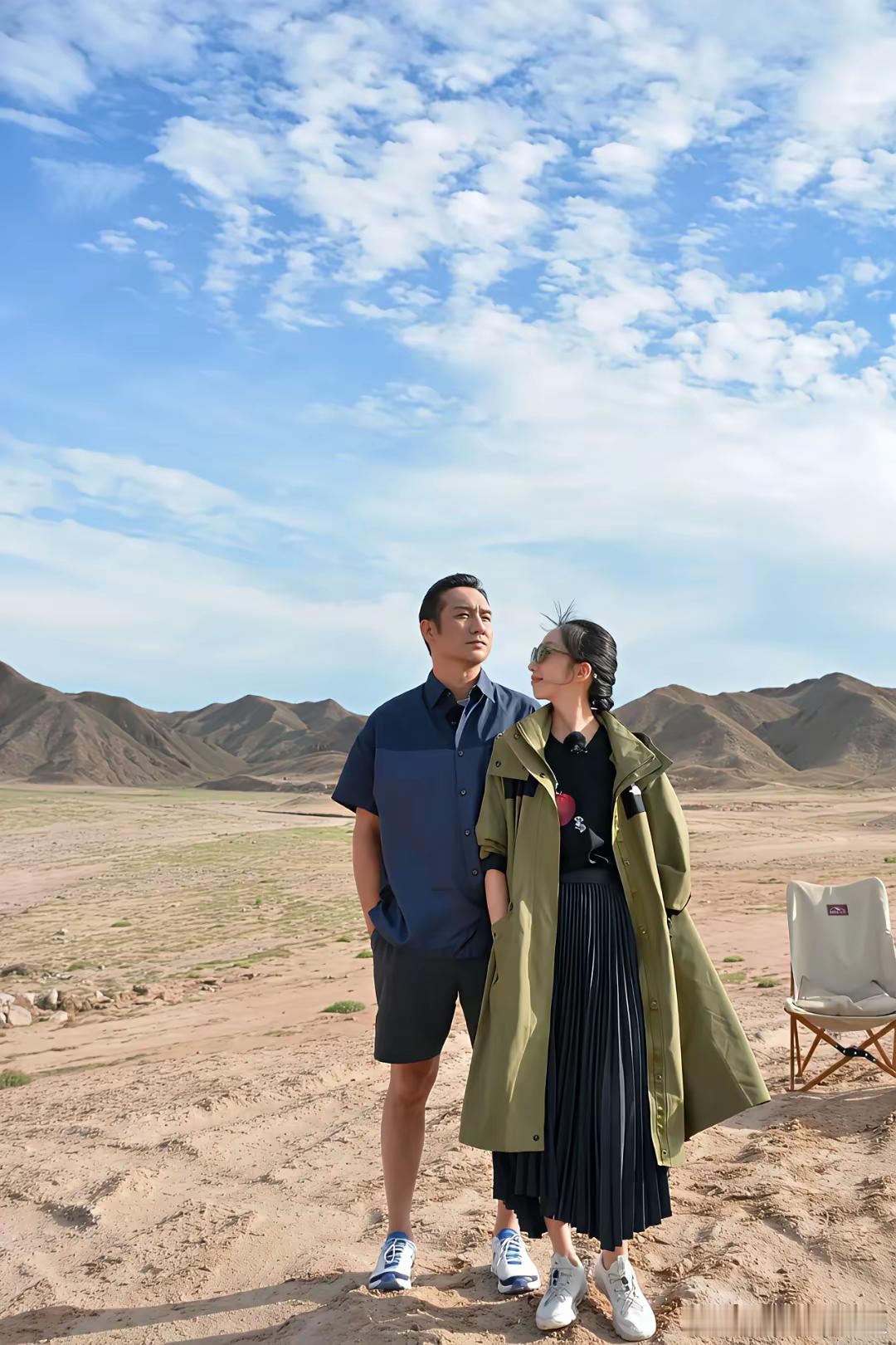 原来人家这两口子都是舞蹈演员，妻子叫麦子，是个芭蕾舞者，这俩个子都不低！​黄觉现