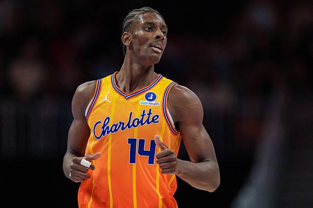 黄蜂本赛季的崛起，其中一个非常重要的人物角色穆萨-迪亚巴特。迪亚巴特的数据算不上