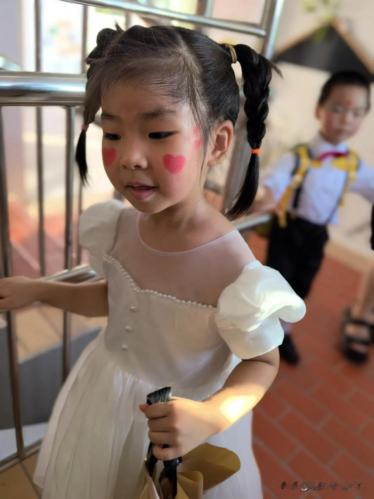 不用说再见，因为还有两年的幼儿园时光—写在小孙女心妍幼儿园小班学期结束之际

一