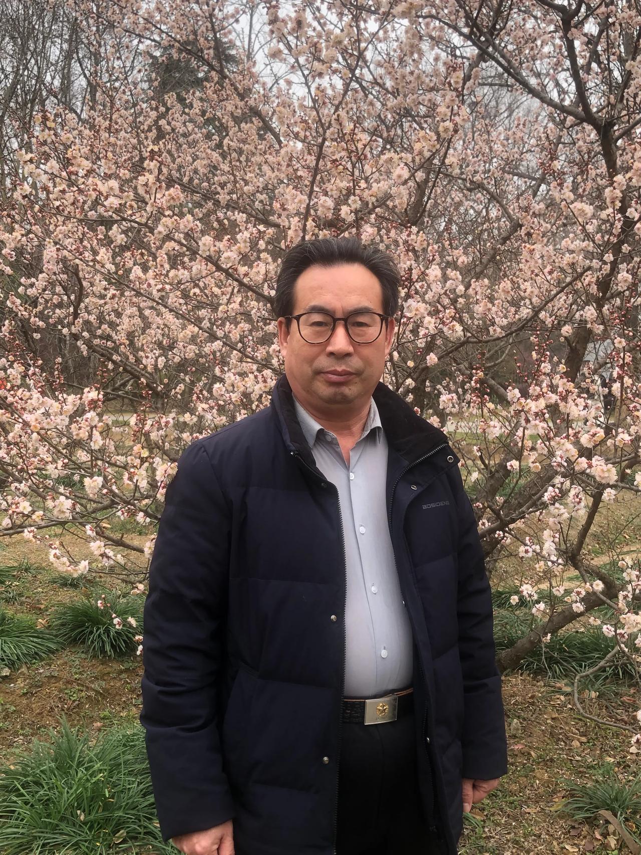 世界政治就相当于一个牌局，美国、欧盟、俄罗斯等都是我们的“牌友”，不要责怪对方怎