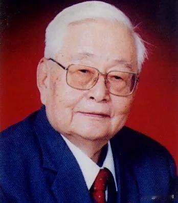 刘家栋担任陈云第一任秘书。1917年7月出生于北京，2012年11月2日去世，曾