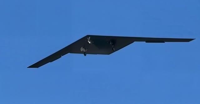 美军靠什么盯伊朗导弹？就是这款绝密机

2026年4月，希腊拉里萨空军基地，一架