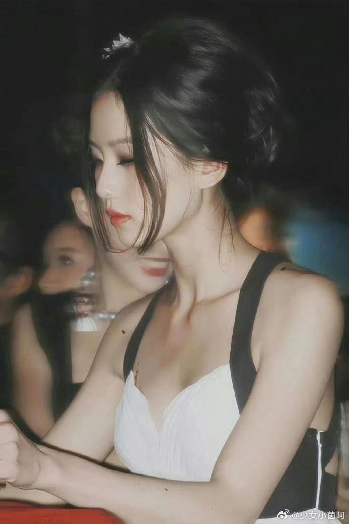 刘诗诗早期照片 刘诗诗从小就是这幅清冷美人儿的模样 ​​​