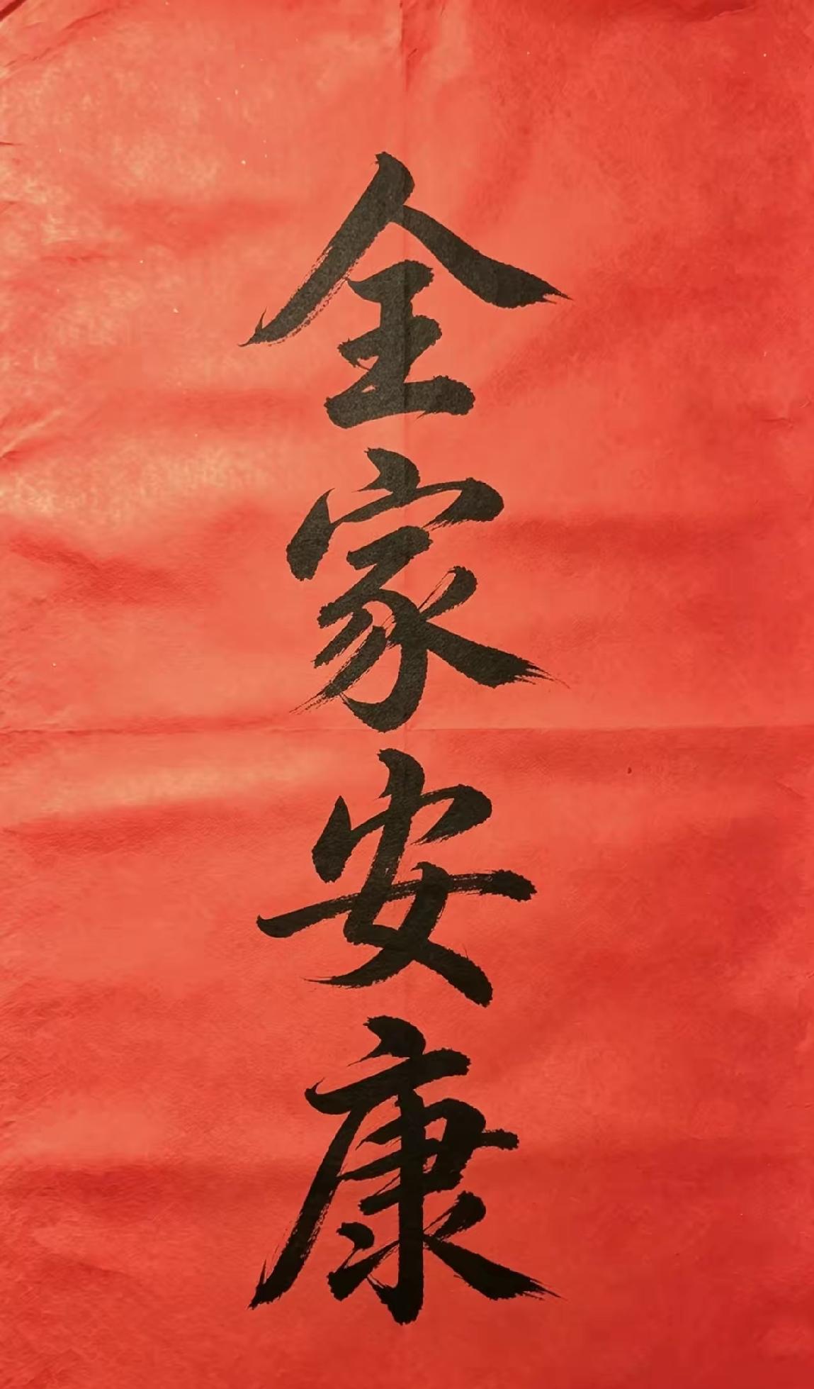 今日立秋，落笔只愿全家安康。
一阵秋风悄然吹来，暑气慢慢消退，昼夜温差也跟着拉大
