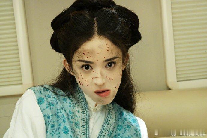娜扎杀青了娜扎玉茗茶骨杀青了已经开始疯狂脑补！娜扎饰演的荣善宝，在茶香氤氲中运筹