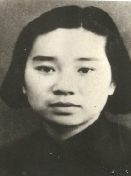 1941年，朱凡被俘，日军见寻常酷刑没用，就把她带到湖边，将她的双腿分别绑在两艘