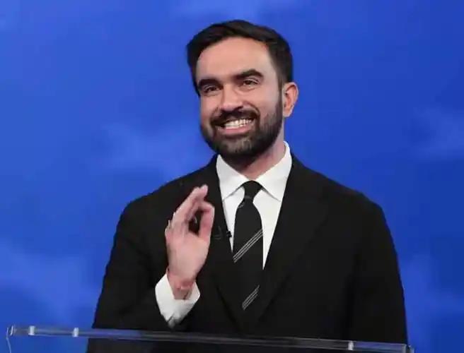 美国网友喊出“只有社会主义才能救美国”，还真不是空穴来风。2025年纽约新市长祖