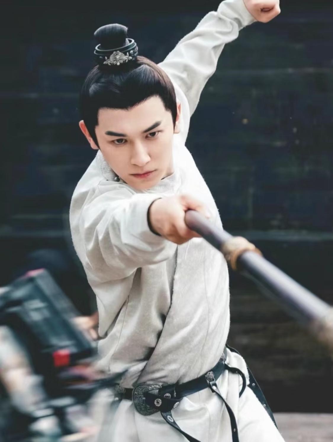 有人说，为什么卢凌风那么火，杨旭文却没有太多演戏机会？

《唐诡》系列大爆至今，