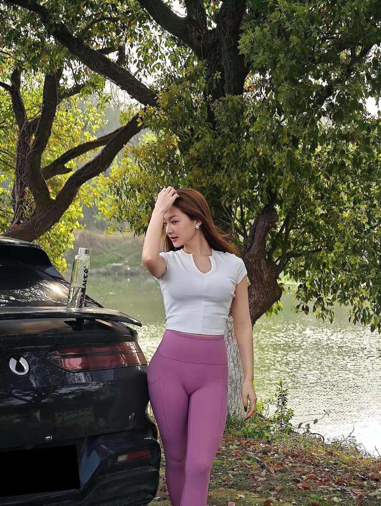 与大家分享你心中的女神秋日野餐，清新穿搭，与自然相伴的美好时光。