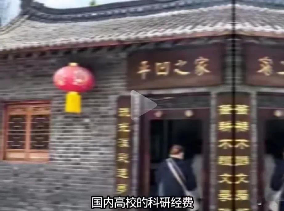 看似贾平凹是因女儿贾浅浅而遭受无妄之灾，实则如今这一切都是他自己造就的。
有果必