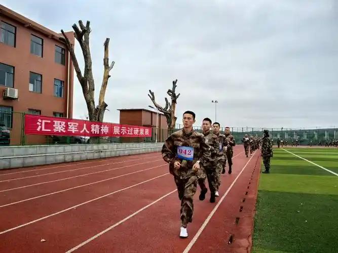 本科毕业当兵！！！优势：就是可以套改，当你的同年兵还是一期士官，也就是下士的时候