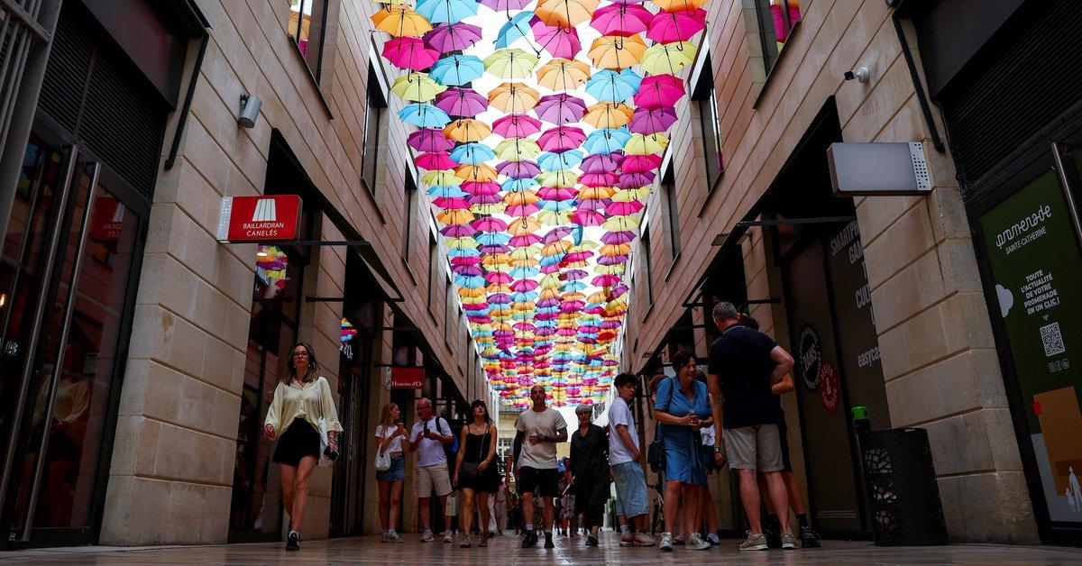 [To learn English]
Euro zone consumer co