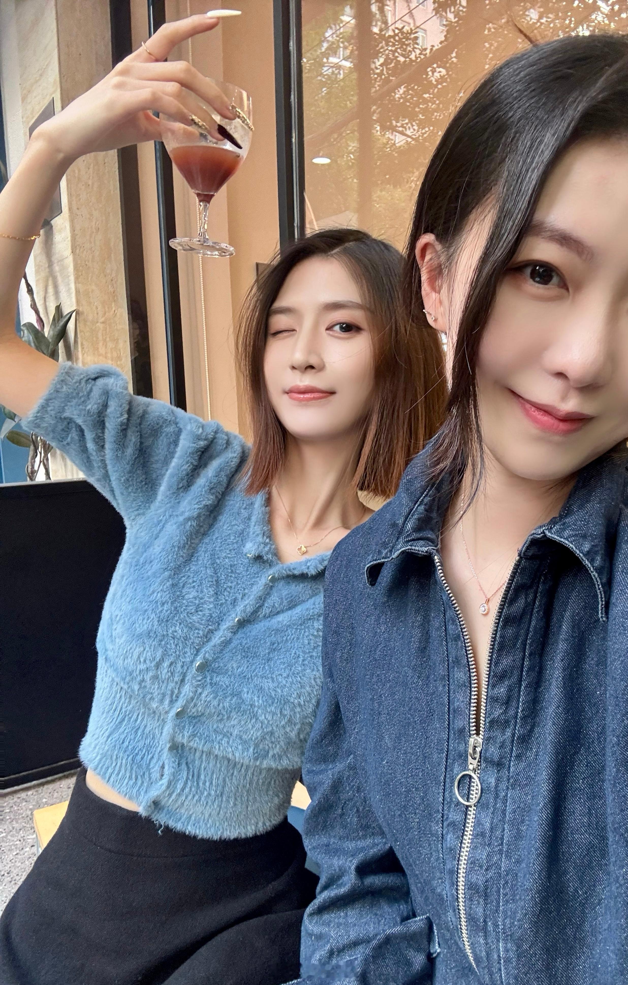 plog.幸福是无数个瞬间总和 活着的花有一万种开法 祝你方寸不乱🔖 