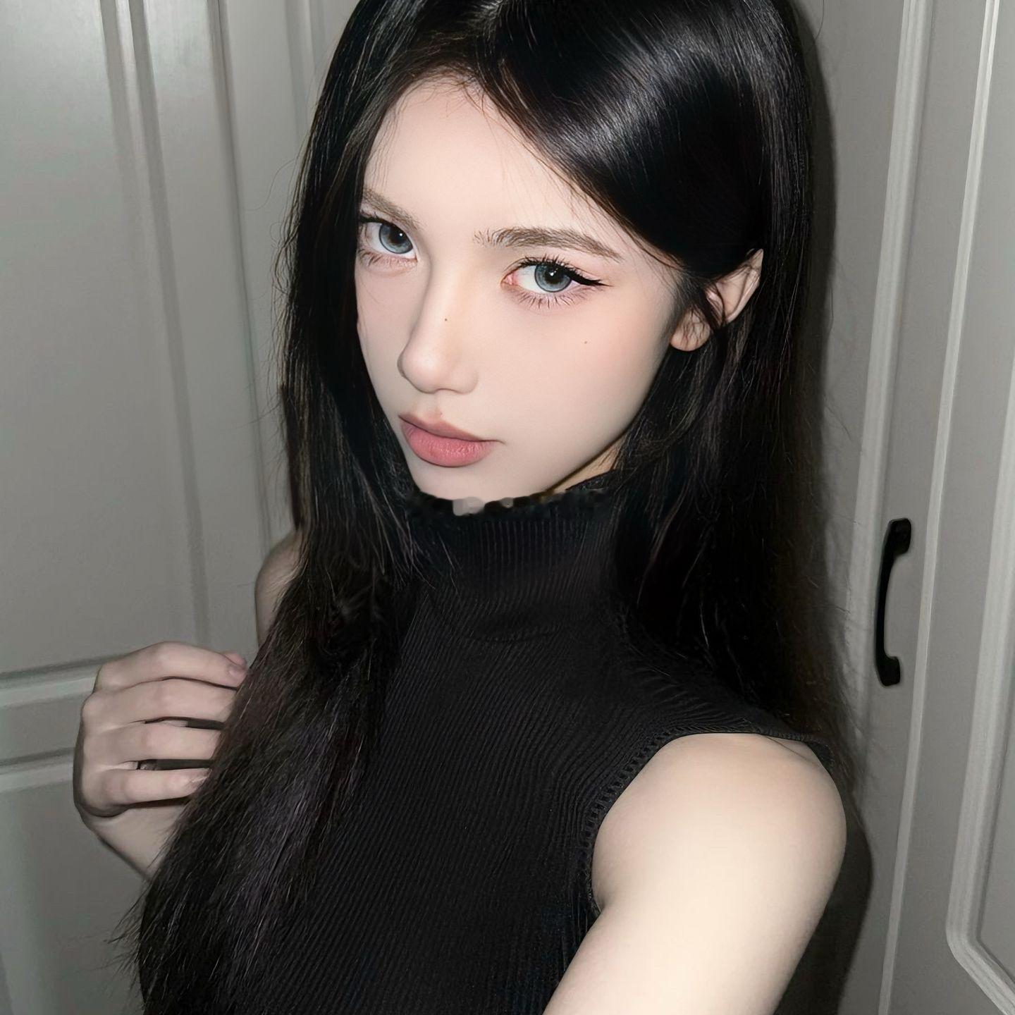 女生头像[超话]  头像  一组暗黑色清冷感气质高级背影御姐大姐姐胶片复古小众高