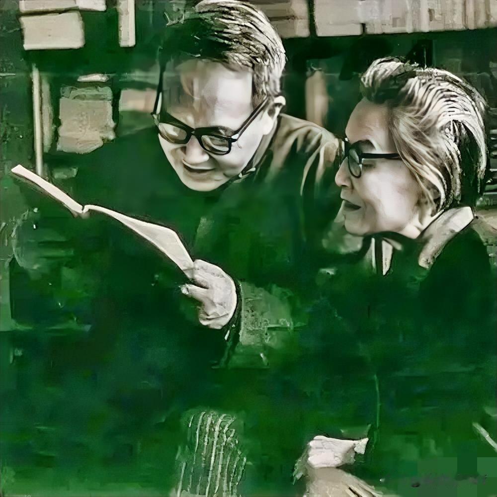 用“相濡以沫”四个字来证明爱情，再合适不过了。就像钱钟书和杨绎，他们没有惊天动地