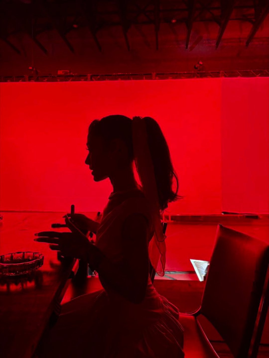 Ariana Grande 释出新歌词预告：i hear them all sa