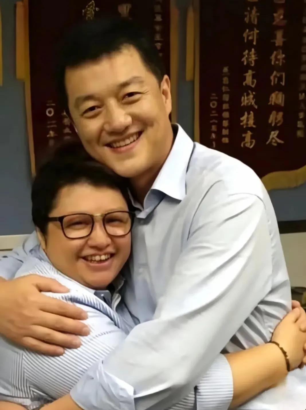 韩红，李亚鹏两颗善良的心，给人们赠与一束温暖的光……心怀悲悯，怜爱世人！真的很伟