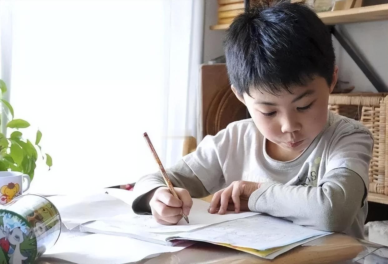 有人批评我，说我这个当爹的一点也不关心自己孩子的学子。

一般情况下，我都是说自