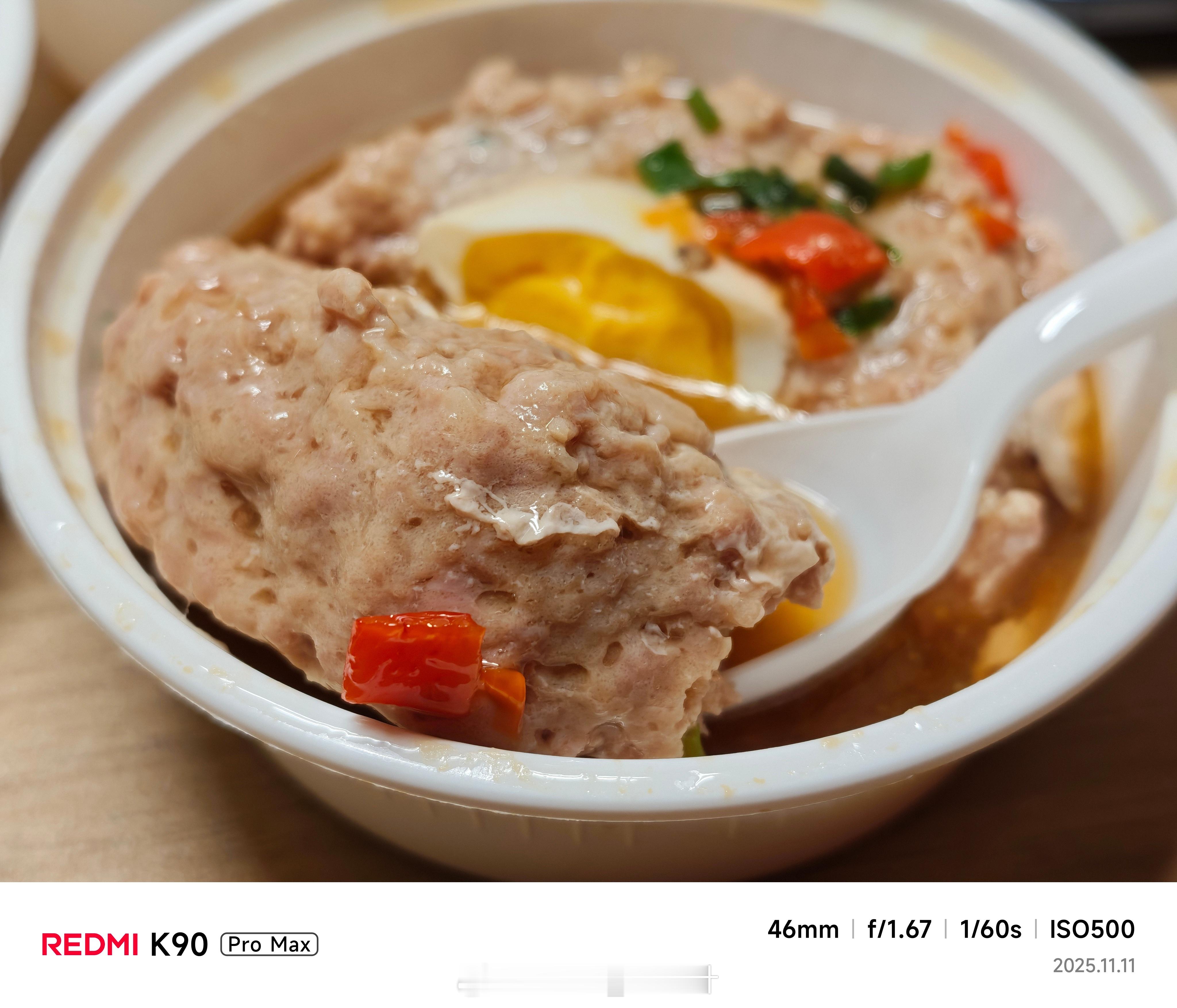 晚上喝了1L水后还是有点饿，就简单的点了肉饼蒸蛋、鸡汤娃娃菜、蒸蛋和小鸡腿。 明