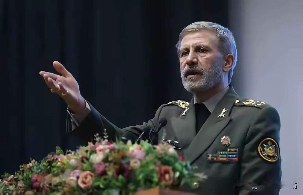 航母压境也没用！伊朗司令直接放狠话：敢动手，就让美军撞碎铁墙！
 
美军航母重兵