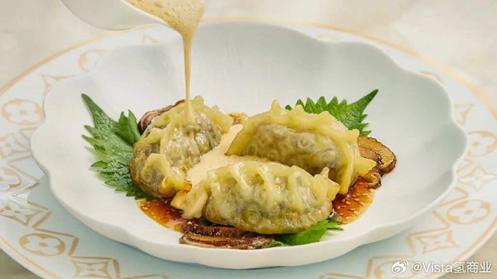 【#LV首尔开餐厅3只牛肉饺子243元# 】近日，法国奢侈品牌路易威登（Loui