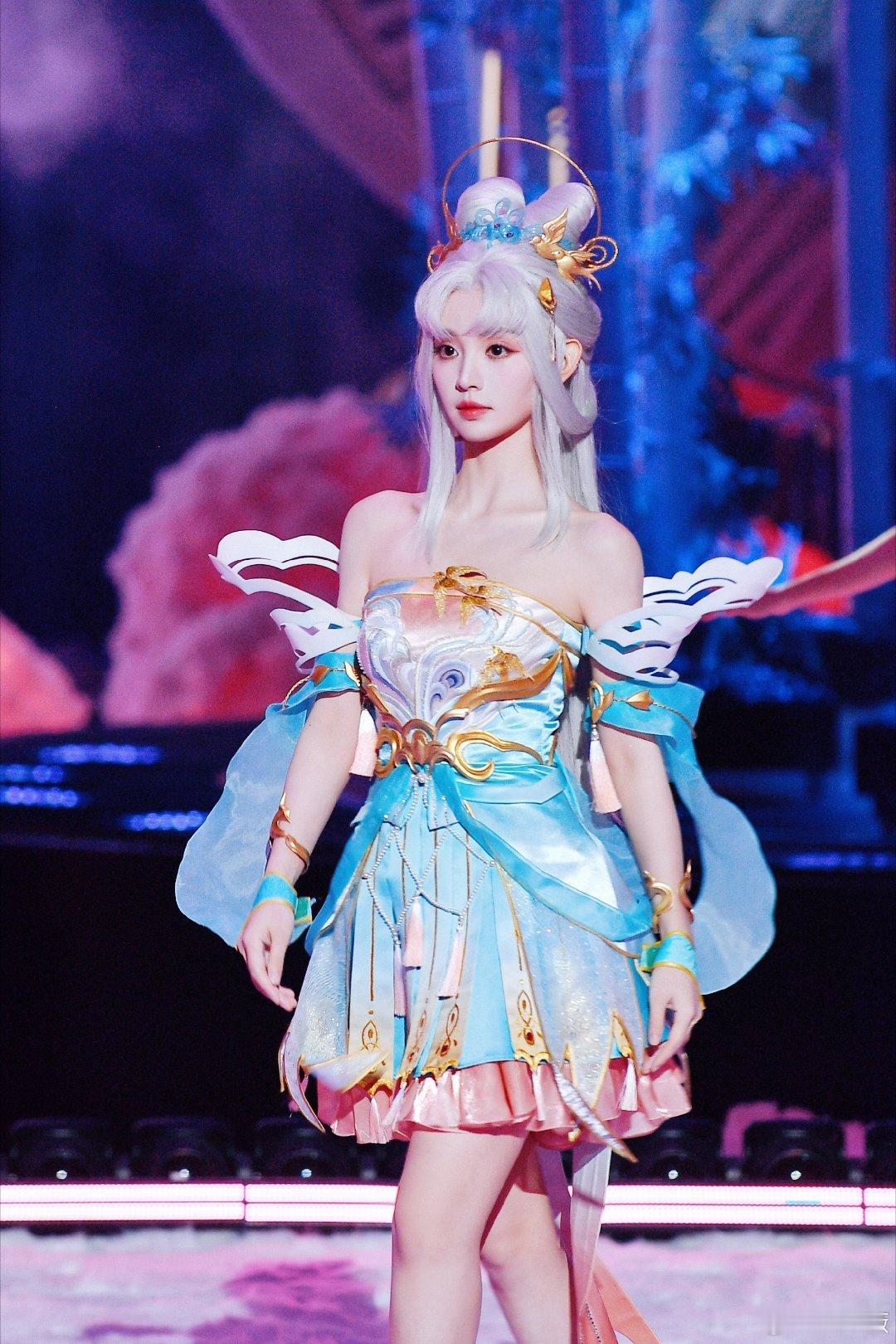 现在的田曦薇p的像网红。 ​​​