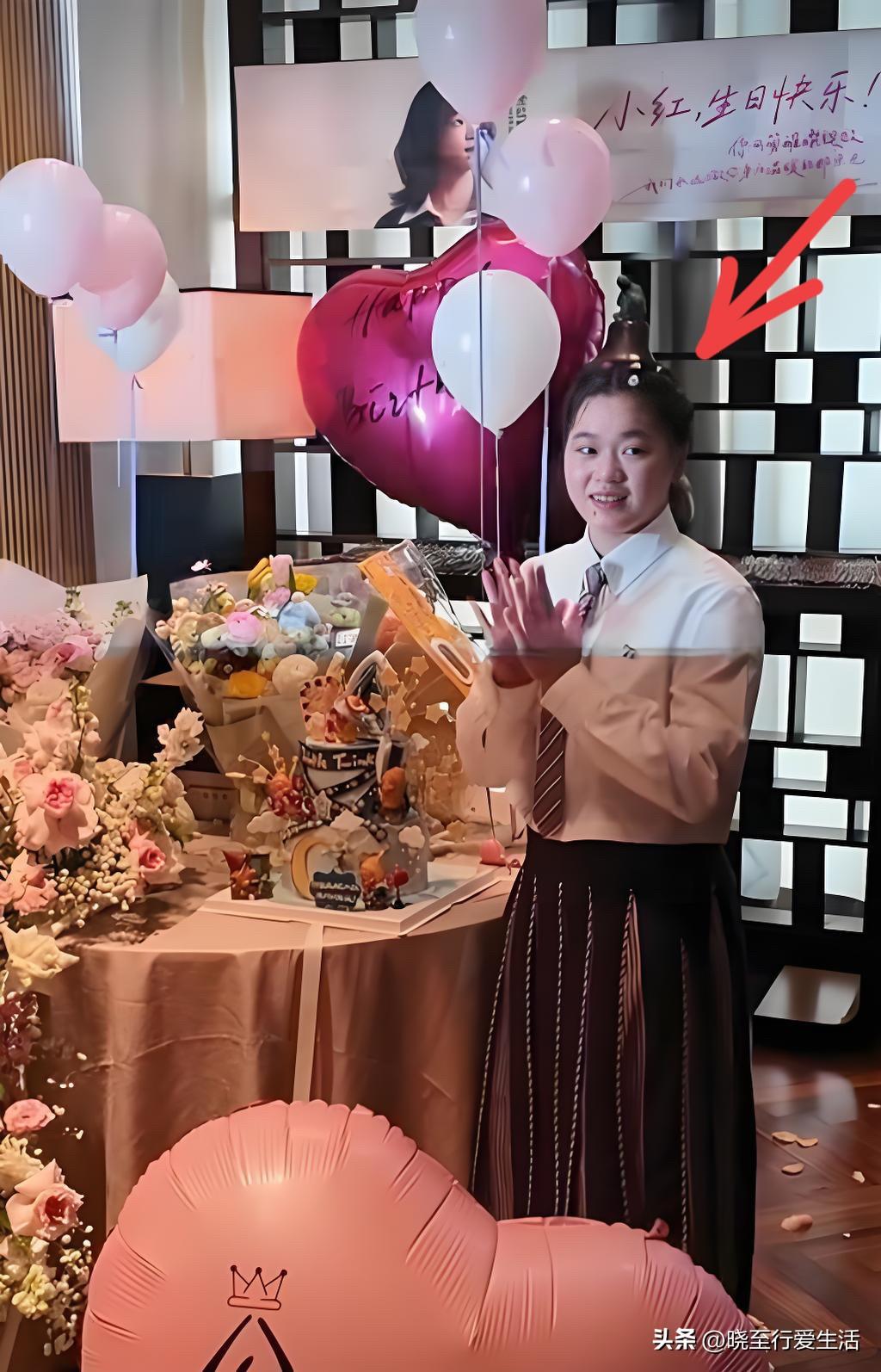 国际奥委会发来祝福！全红婵19岁生日排面拉满：上《嘉人》封面、广州塔亮灯庆贺….