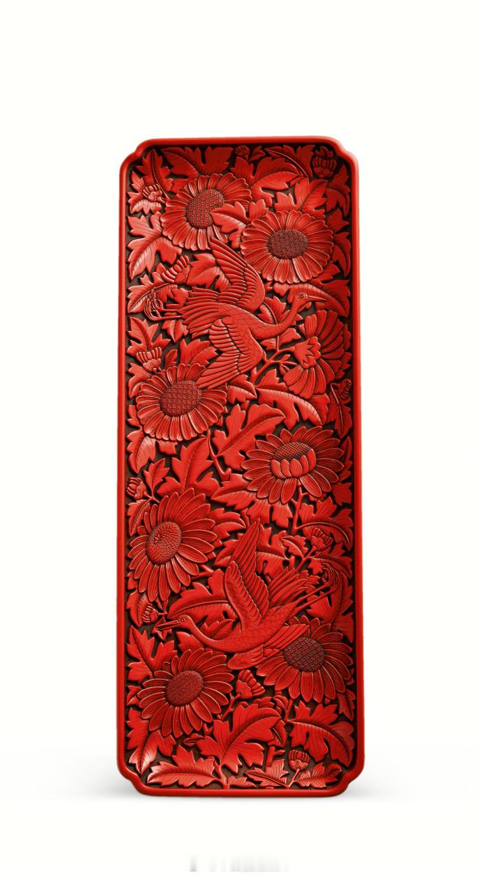 髹饰录 | 元 剔红花鸟长方盘尺寸：43.8*16.3*3.5cm来源：北京博美