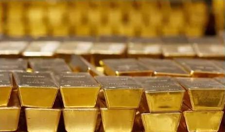 特朗普的信用，已经被各国打到了“最低分”！全球正加速把黄金从美国往回搬，中国也不
