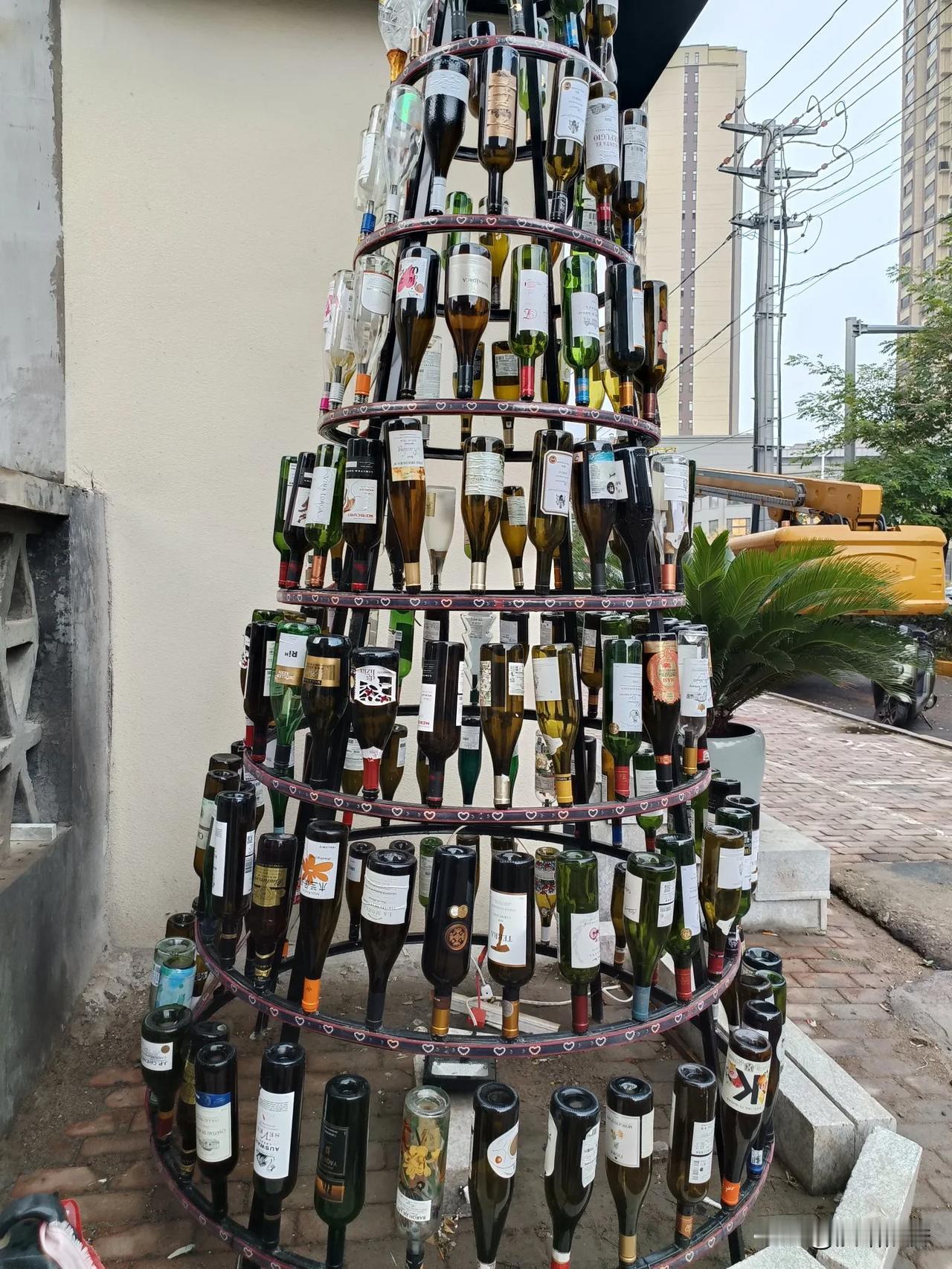酒是世界的缩影，
世界是酒的容器。
品尝万种风味，
领略无限风情。
 