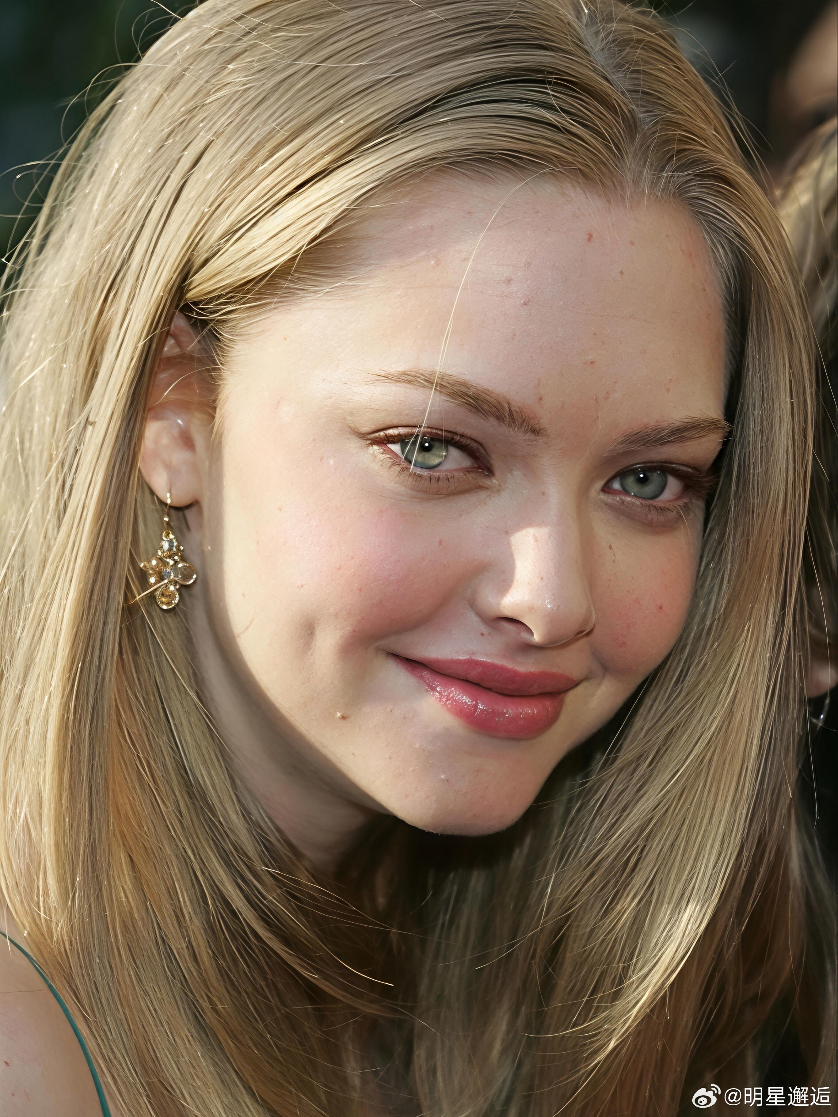 2000年初，外网粉丝称她真人版长发公主Amanda Seyfried（阿曼达·