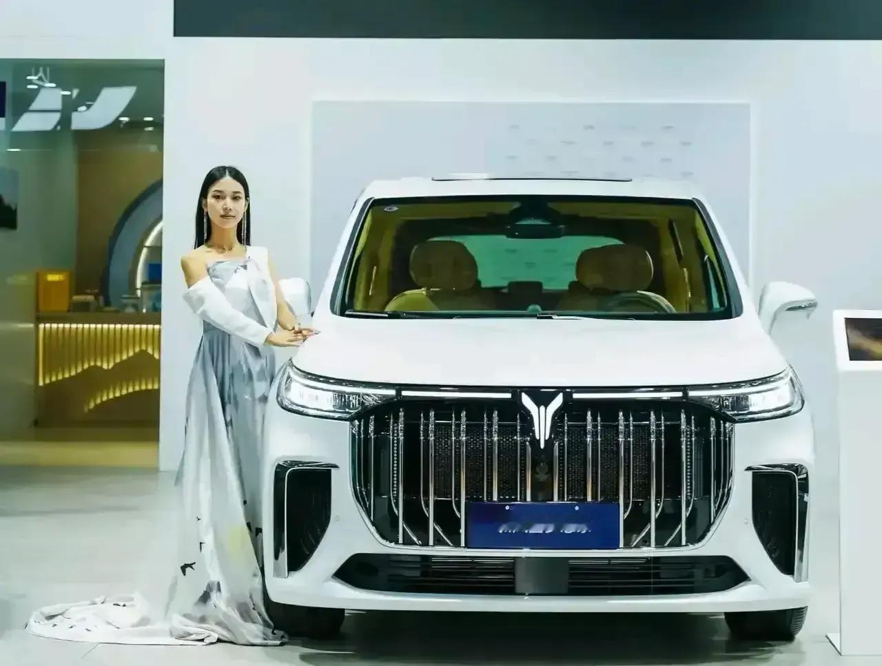 您发现吗？这就是明摆着的现实啊！
 
油车30万：使用10年，油费10万，卖5万