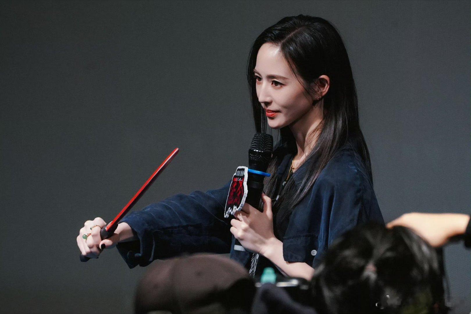 张钧甯简直是梦中情姐张钧甯这个角色太有魅力了，打戏利落，感情戏细腻，她一流泪我心