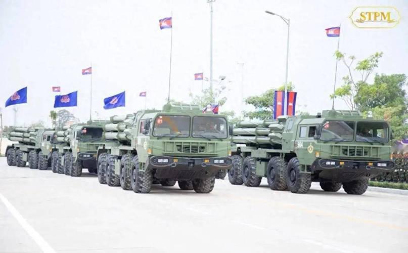 柬埔寨装备的前苏联的BM-21多管火箭炮让泰国方面苦不堪言。
这种老旧的上世纪6