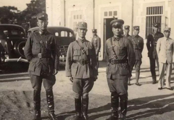 1945年，军统王牌杀手牛子龙，带着12个囚犯杀了11个看守，从那座号称“只有死