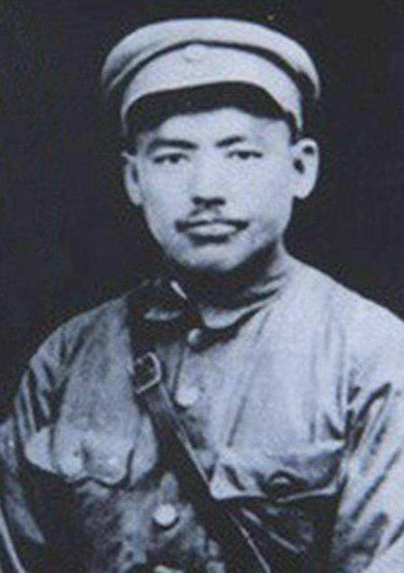 1949年，逃跑的马步芳因带的黄金太重，导致飞机无法起飞，最终带走黄金 3100