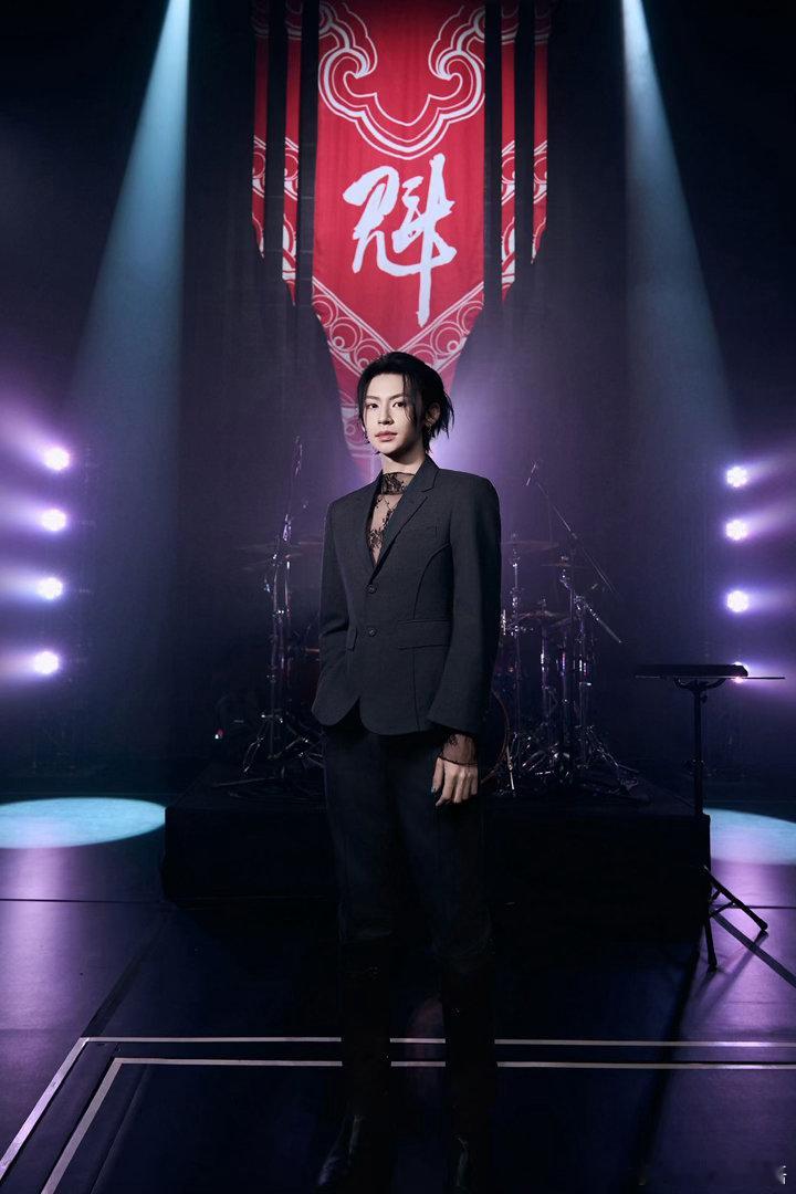 小鬼海外巡演新专首唱 小鬼王琳凯海外巡演 如果你有想见的人，就让自己先亮起来。吉