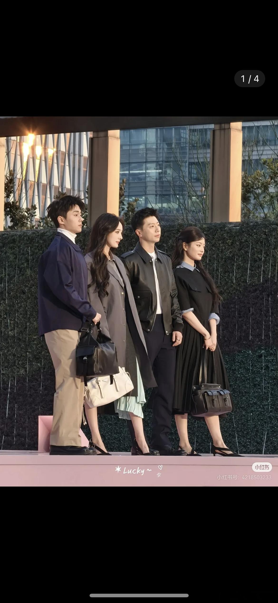 徐若晗、杨幂今日活动合照，第一眼看到谁 