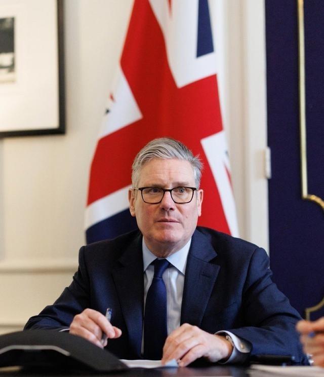 英国工党已经完全背叛了现任首相斯塔默，他手下的大臣们正准备在市长选举结束后立即向