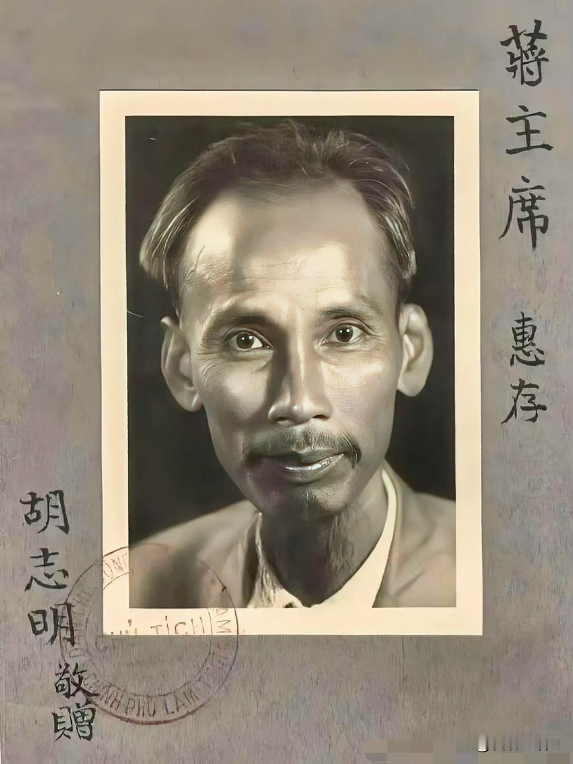 1945年二战结束，蒋介石随即派遣第一方面军司令官卢汉，率领十几万军队入越受降。