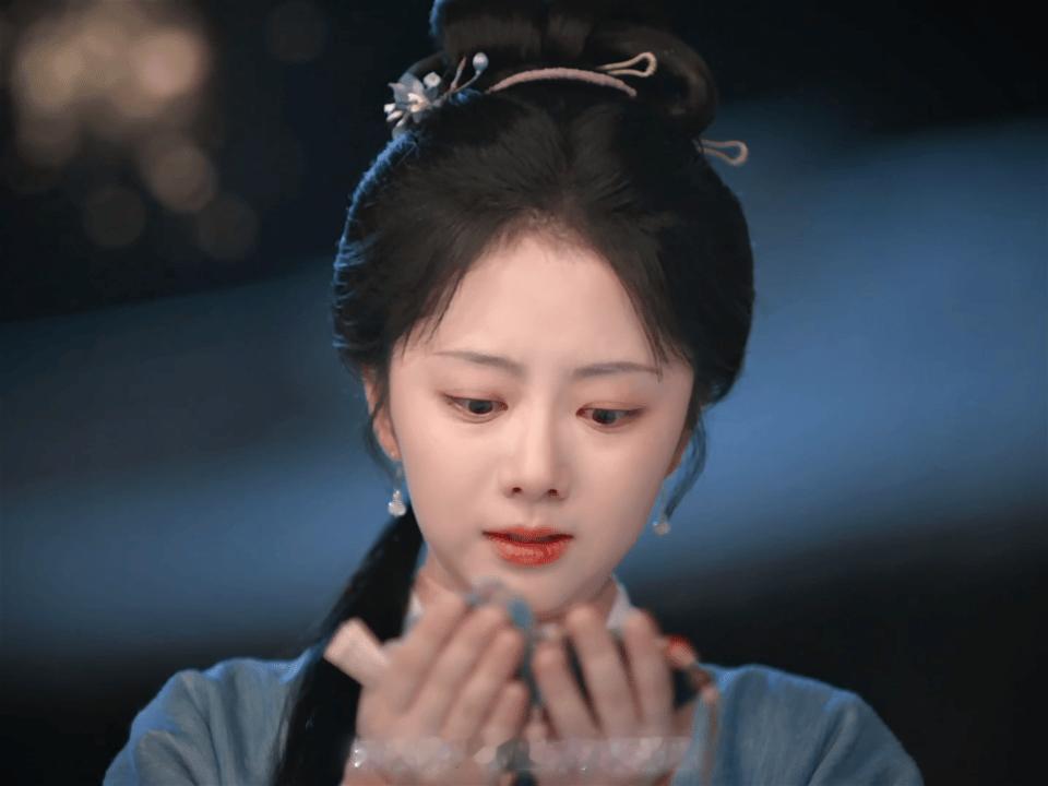 谭松韵这段哭戏真的绝了！连眼泪都这么听话，前一秒强撑思念，下一秒情绪轰然崩塌，克
