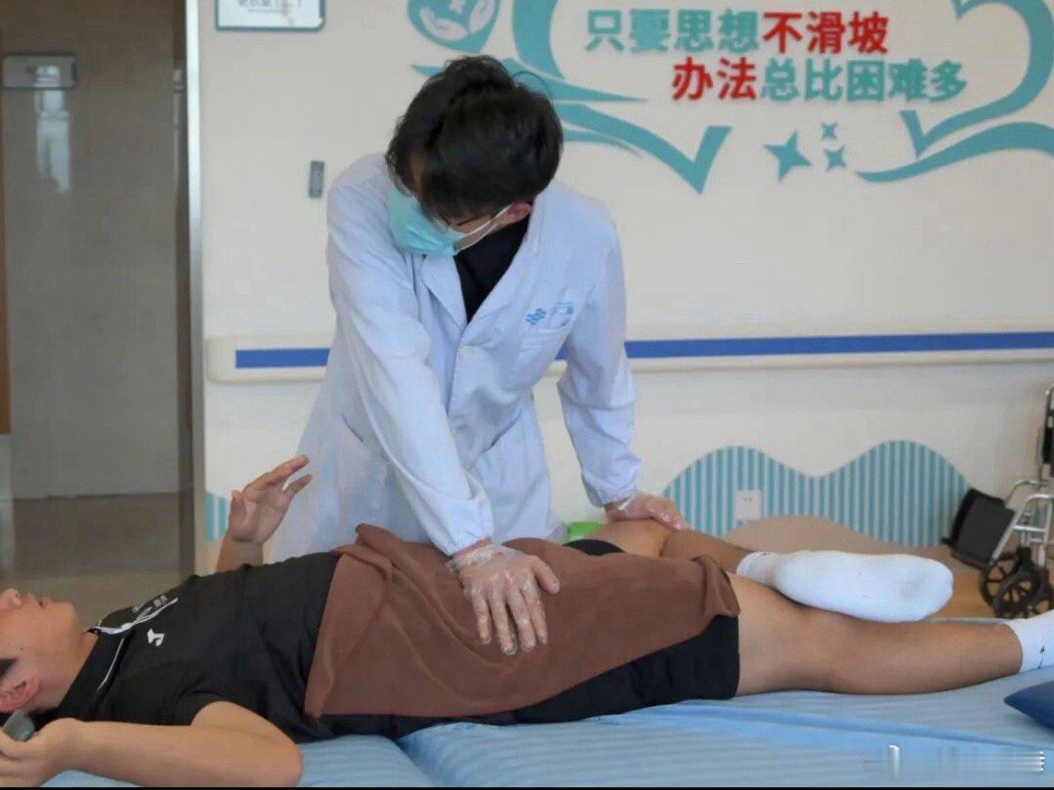 玉环中西医协同康复为台州队绿茵健儿快速充电台州队备战魔鬼赛程，中西医结合康复为球