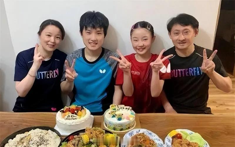 没想到张本宇几十岁的人了，还这么天真！1.整天都想着让儿子张本智和研究打国乒，没