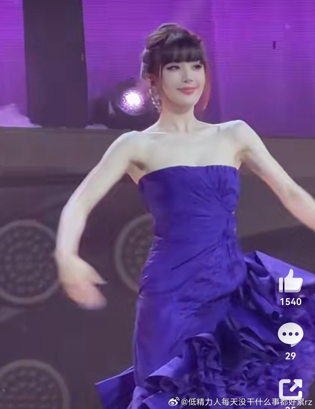 露丝还是做美妆吧化妆品没毒坏不到哪儿去，自己都倒腾成这个样，做护肤我都怕害人