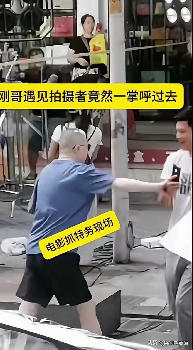 冯小刚2017年说“垃圾电影多，因为有垃圾观众”——把锅甩给观众。2026年《抓