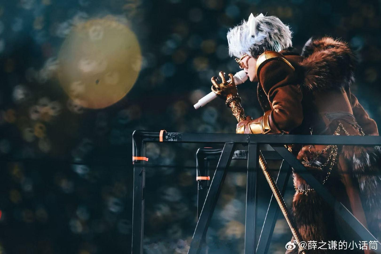 薛之谦真的去线下看了落地签 薛之谦去看谦友拍落地签 大家都奔赴落地签打卡留念，殊