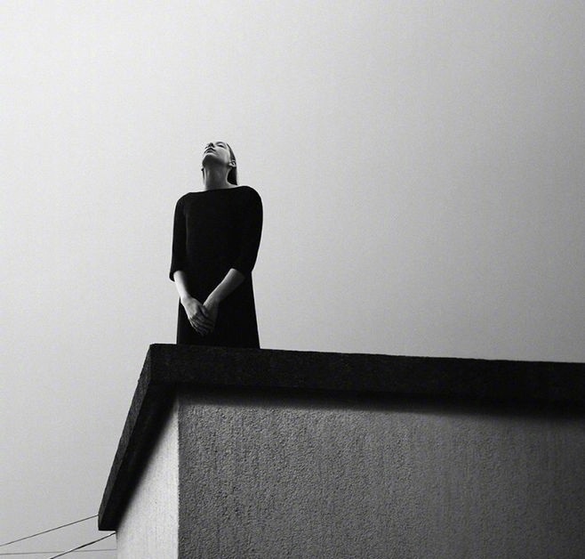 “一个人不该过分自省，这会使他变得软弱。”——珍妮特·温特森 