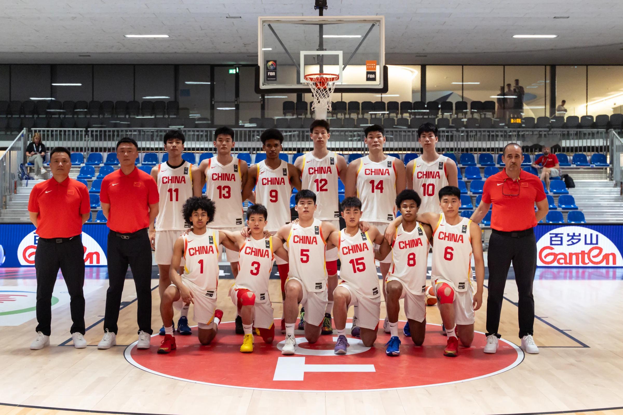U19男篮世界杯 中国男篮首秀半场29-42加拿大男篮，中国队半场出现了14次失