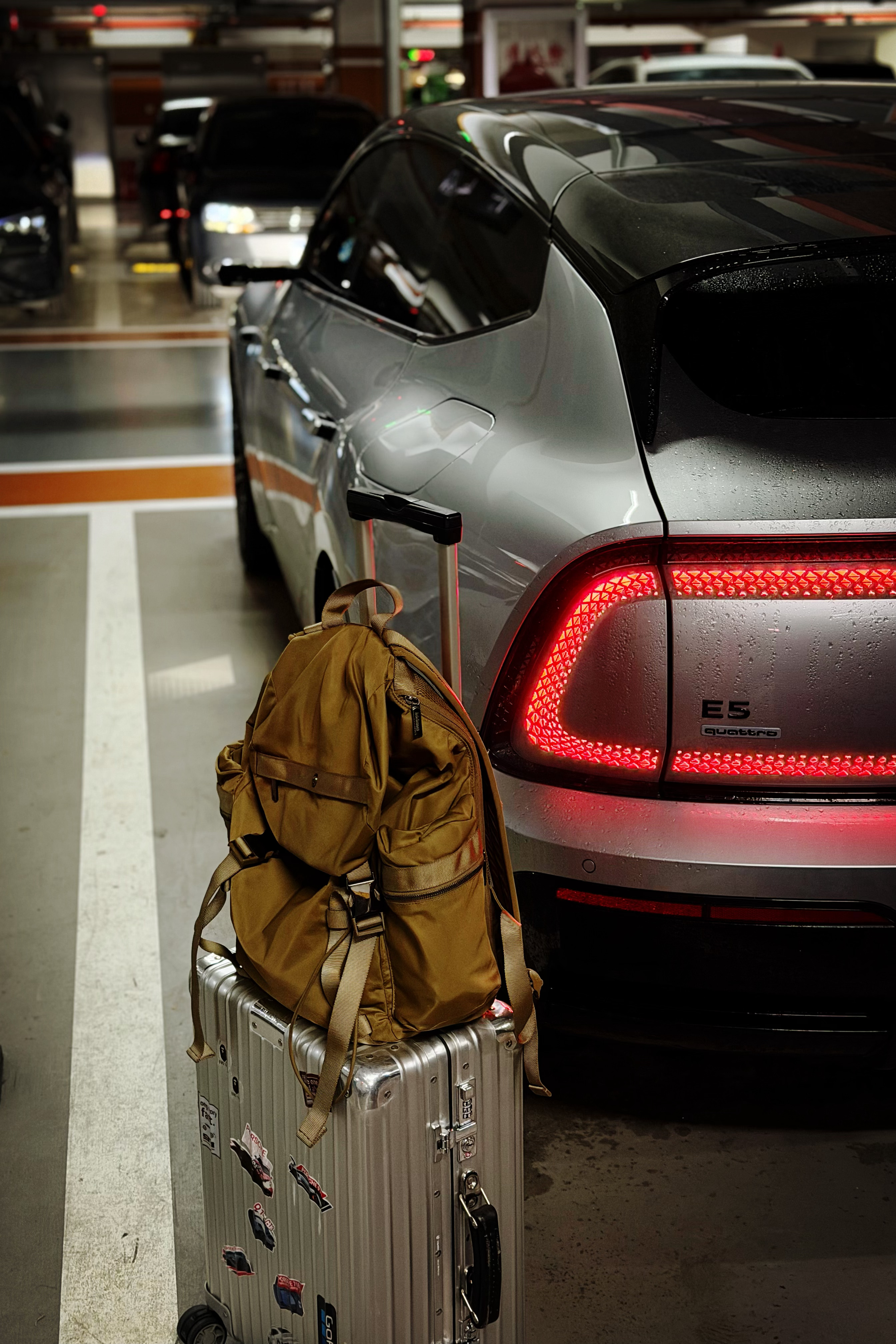 雨夜高速，还是蛮舒服的，有意境 汽场全开